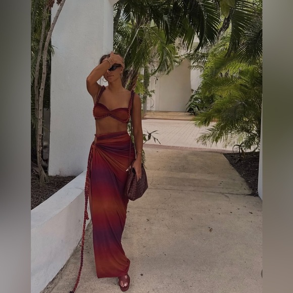 Vibrant Twist Bikini Coverup Matching Set - Top & Bottom Skirt - Picture 3 of 3